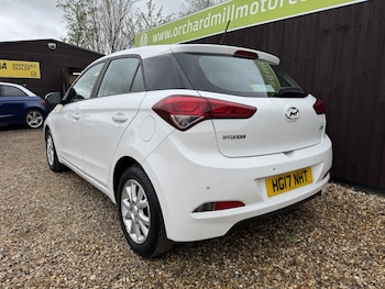 Used Hyundai i20 2017 for sale - 78004399: Photo