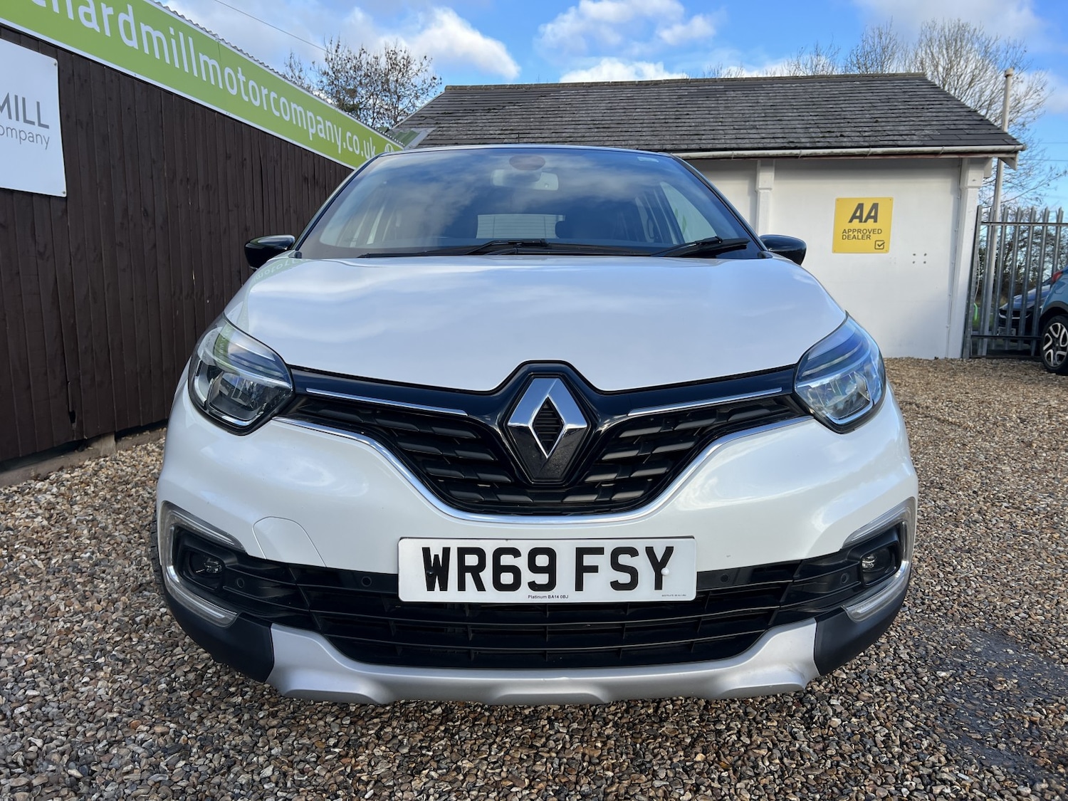 Used Renault Captur 2020 for sale - 76504664: Photo 2