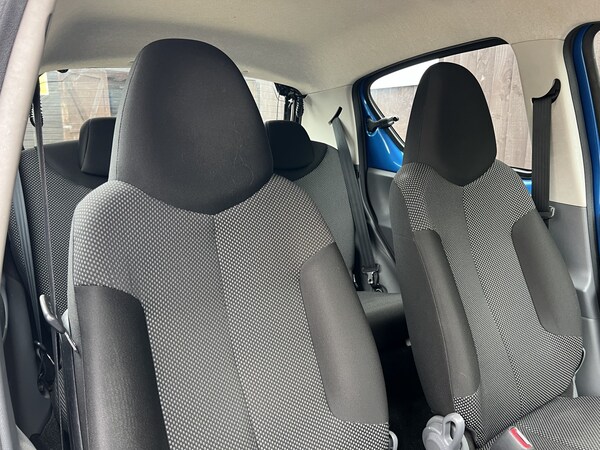 Used Toyota AYGO 2011 for sale - 76211941: Photo 12