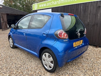 Used Toyota AYGO 2011 for sale - 76211941: Photo 4