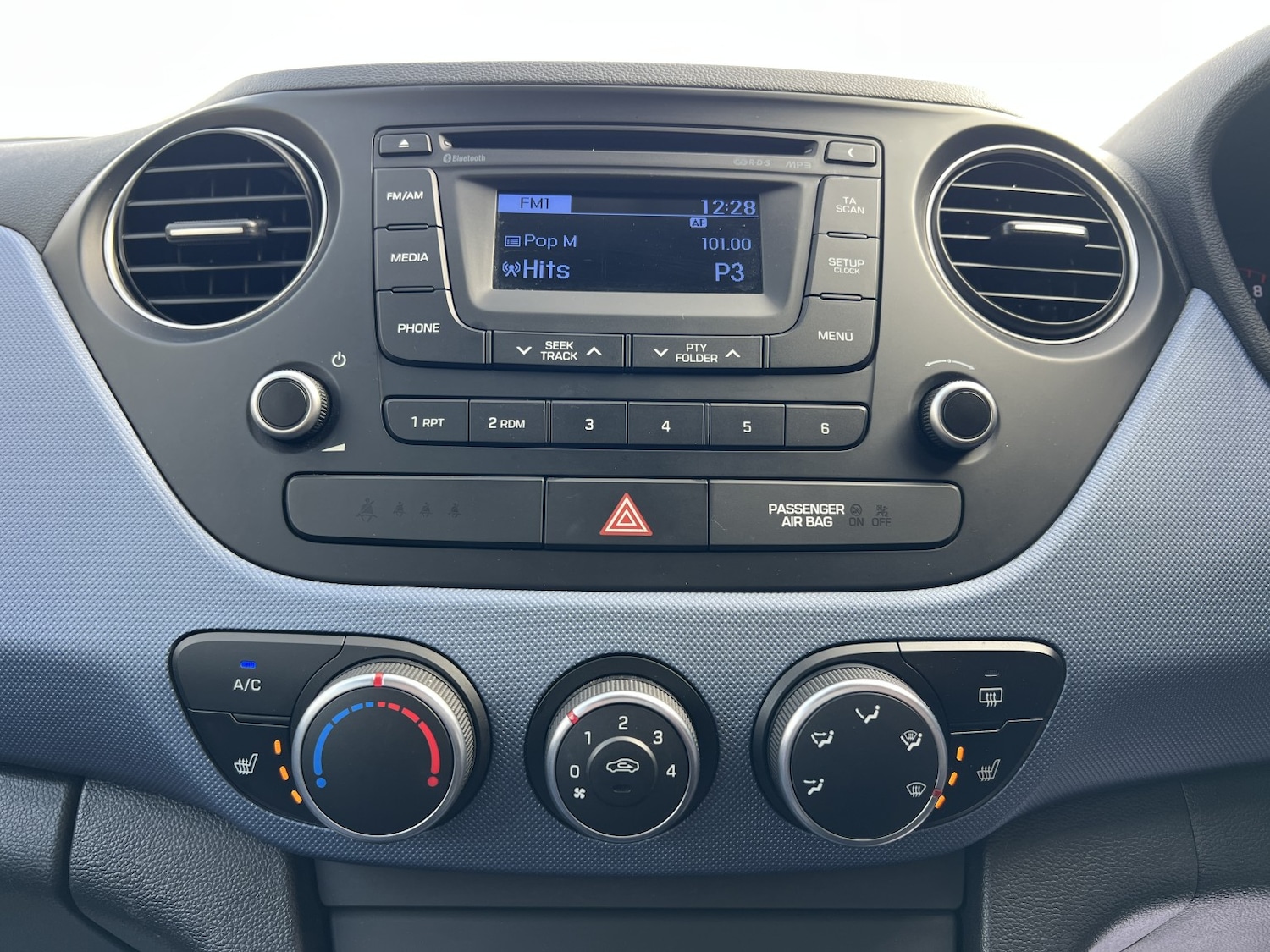 Used Hyundai i10 2014 for sale - 76347252: Photo 11
