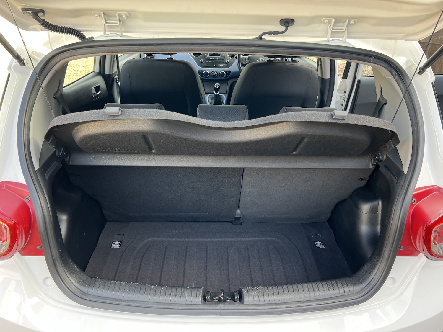 Used Hyundai i10 2014 for sale - 76347252: Photo 16