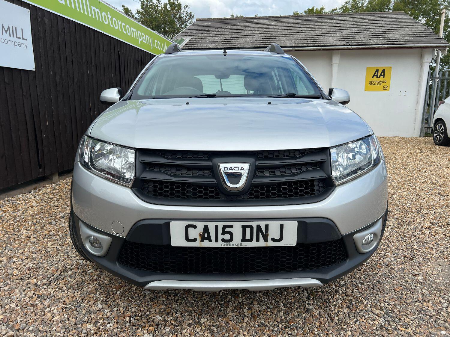 Used Dacia Sandero Stepway 2015 for sale - 76030749: Photo 2