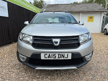 Used Dacia Sandero Stepway 2015 for sale - 76030749: Photo 2