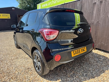 Used Hyundai i10 2018 for sale - 75124484: Photo