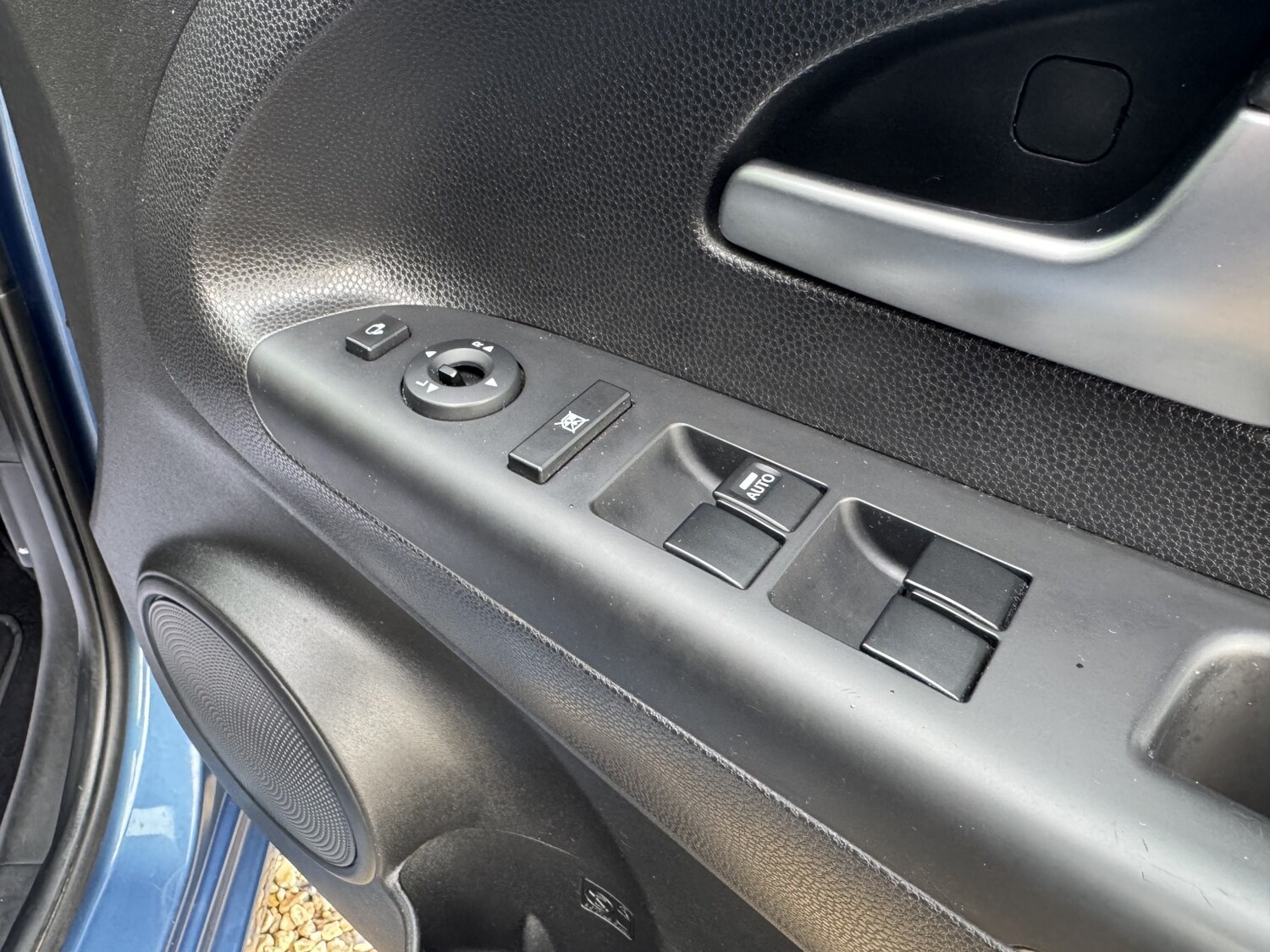 Used Kia Venga 2012 for sale - 76412245: Photo 17