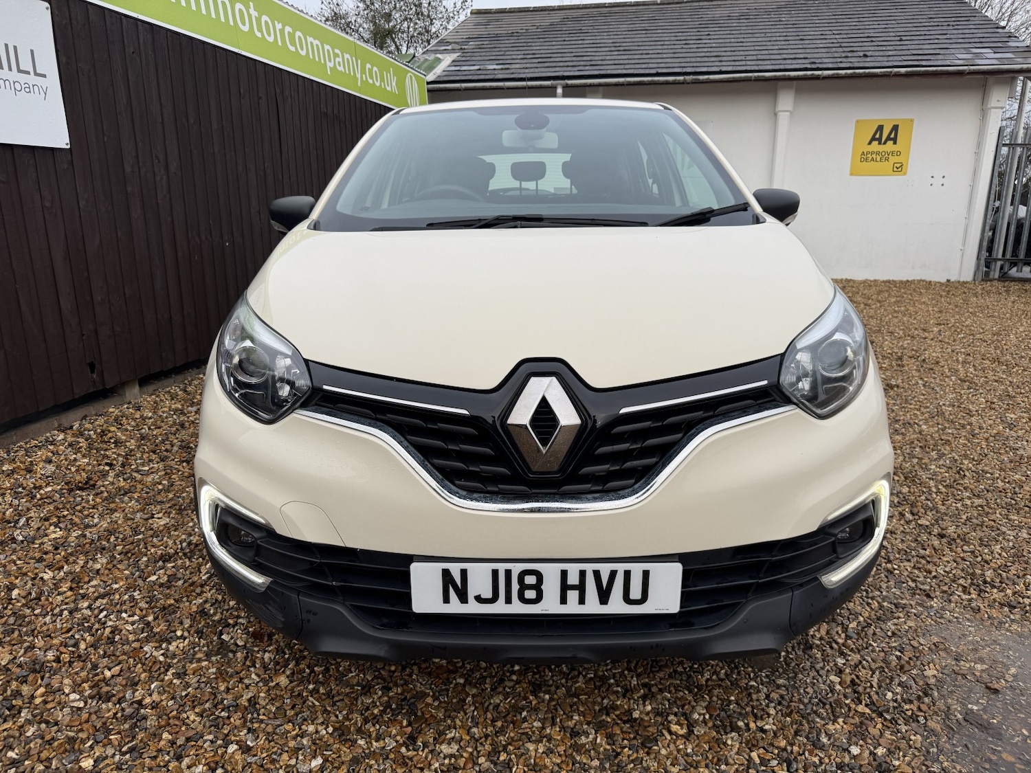Used Renault Captur 2018 for sale - 76712837: Photo 2