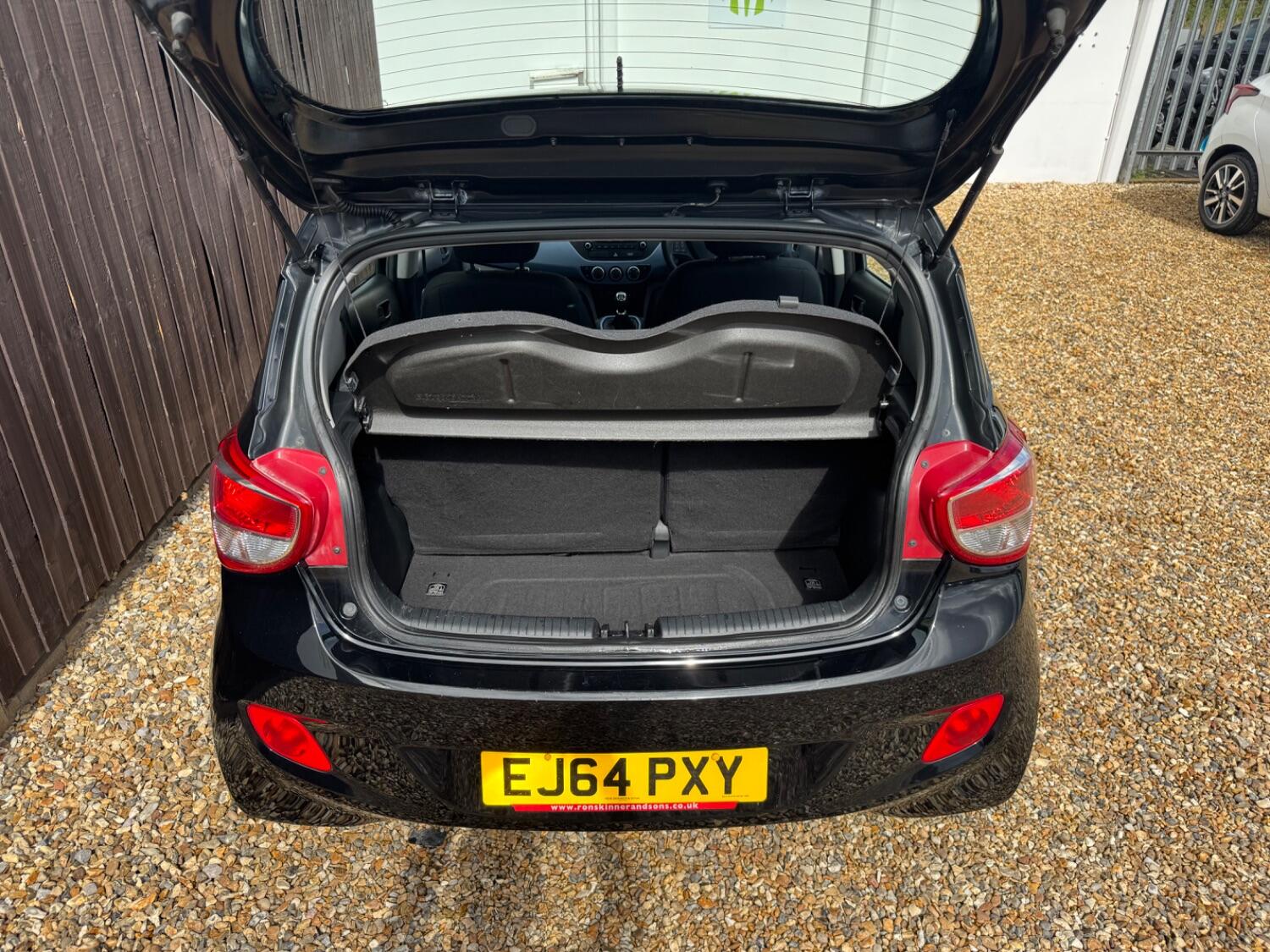 Used Hyundai i10 2014 for sale - 76769259: Photo 19