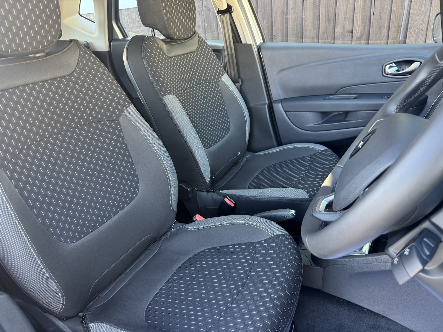 Used Renault Captur 2017 for sale - 76418301: Photo 13