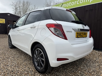 Used Toyota Yaris 2012 for sale - 77616369: Photo