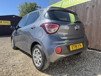 Used Hyundai i10 2019 for sale - 78427689: Photo