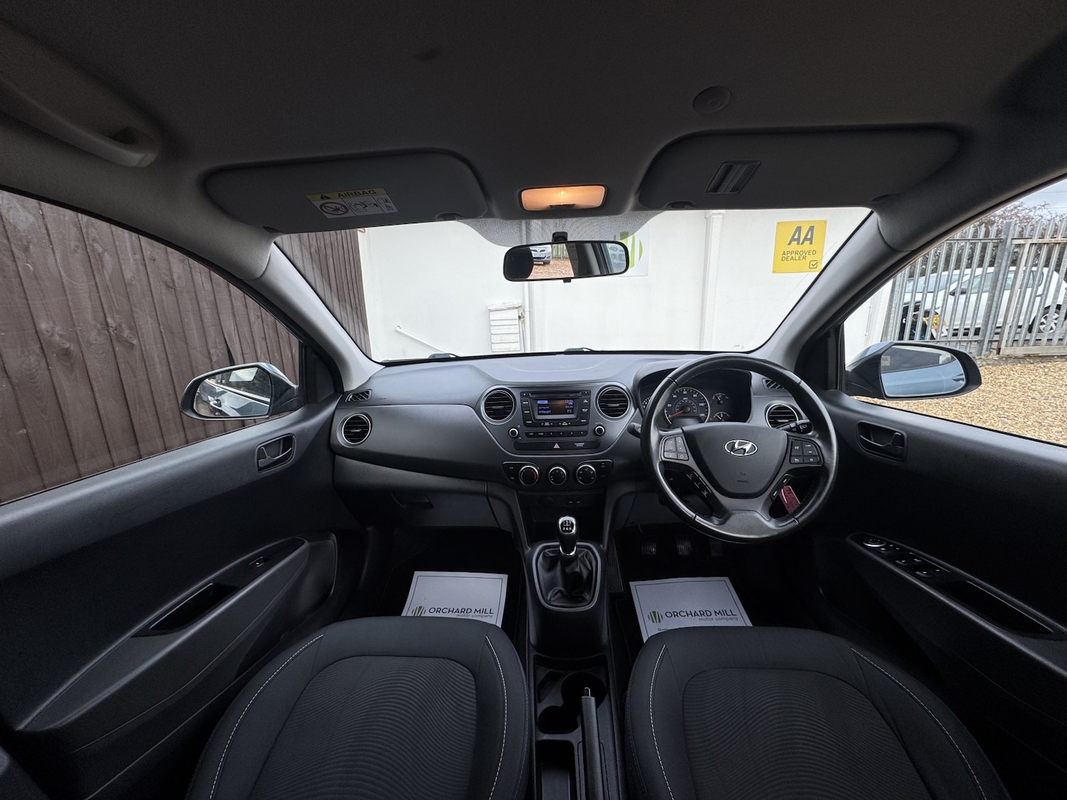 Used Hyundai i10 2016 for sale - 76631505: Photo 9