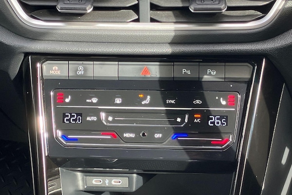 Used Volkswagen T-Roc 2024 for sale - 76226695: Photo 17