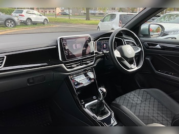 Used Volkswagen T-Roc 2024 for sale - 76226695: Photo 2