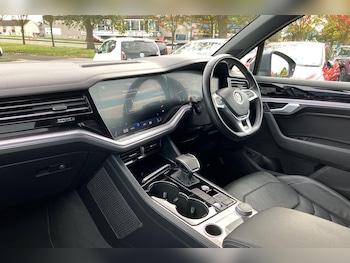 Used Volkswagen Touareg 2019 for sale - 76188421: Photo 2