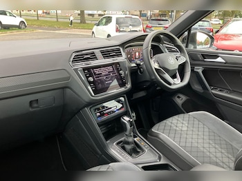Used Volkswagen Tiguan 2023 for sale - 76189442: Photo 2
