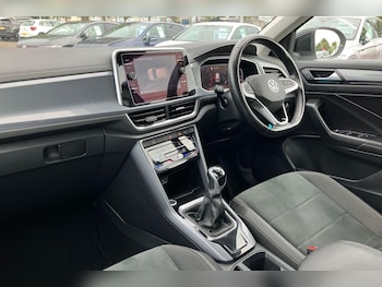 Used Volkswagen T-Roc 2022 for sale - 75539607: Photo