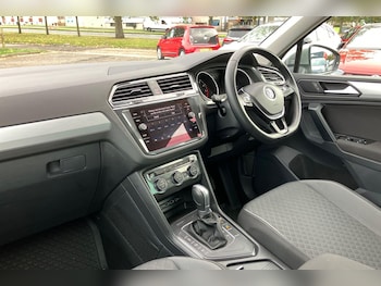 Used Volkswagen Tiguan 2019 for sale - 76167106: Photo 2
