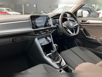 Used Volkswagen T-Roc 2024 for sale - 75493925: Photo
