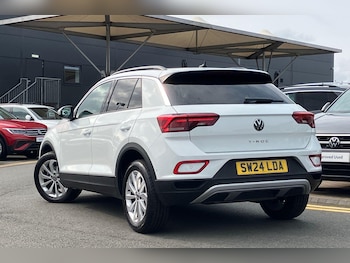 Used Volkswagen T-Roc 2024 for sale - 75493925: Photo