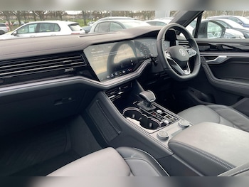 Used Volkswagen Touareg 2024 for sale - 75532867: Photo