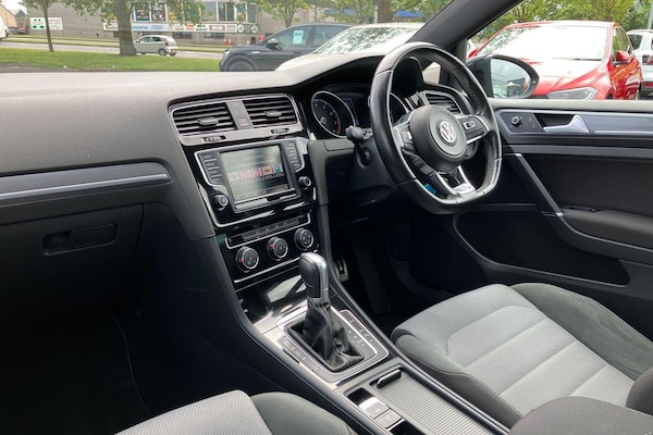Used Volkswagen Golf 2017 for sale - 75334690: Photo 2