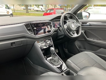 Used Volkswagen T-Roc 2020 for sale - 76121899: Photo 2