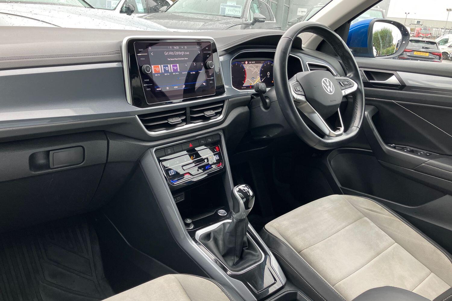 Used Volkswagen T-Roc 2022 for sale - 76122069: Photo 2