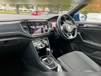 Used Volkswagen T-Roc 2019 for sale - 76121530: Photo 2