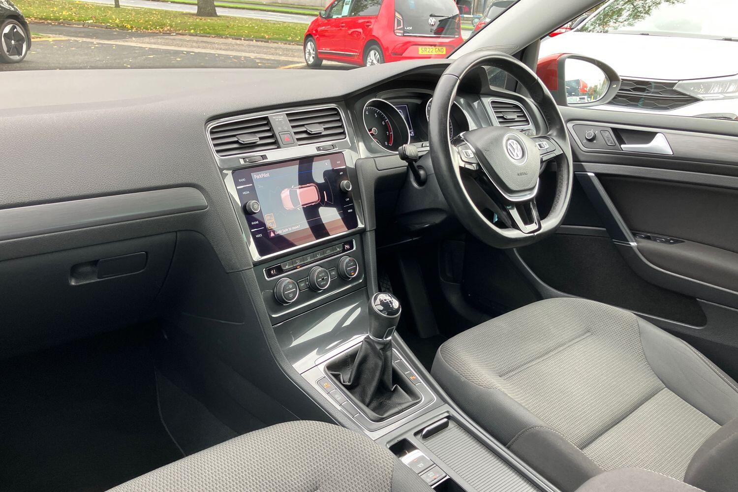 Used Volkswagen Golf 2020 for sale - 76138697: Photo 2