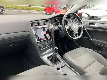 Used Volkswagen Golf 2020 for sale - 76138697: Photo 2