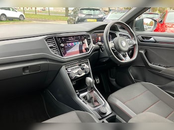 Used Volkswagen T-Roc 2021 for sale - 76259607: Photo