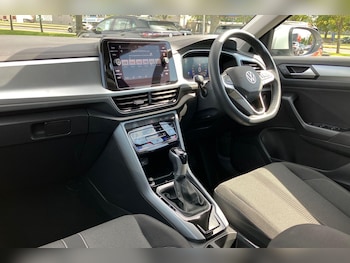 Used Volkswagen T-Roc 2024 for sale - 75564372: Photo