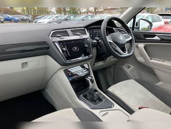 Used Volkswagen Tiguan 2023 for sale - 76012927: Photo 2