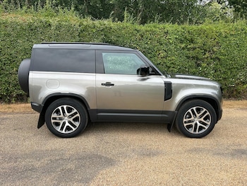 Used Land Rover Defender 2024 for sale - 79243947: Photo