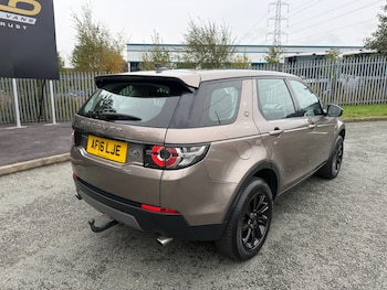 Used Land Rover Discovery Sport 2016 for sale - 78916104: Photo
