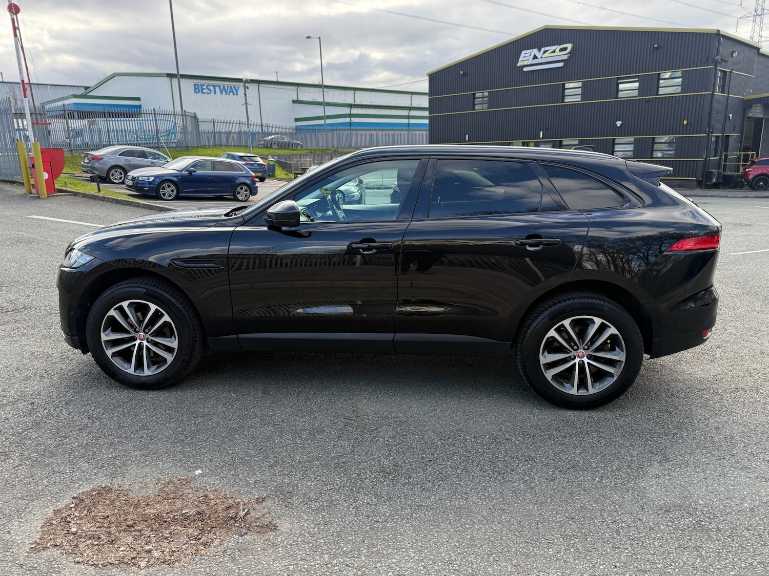 Used Jaguar F-Pace 2017 for sale - 78201199: Photo 4