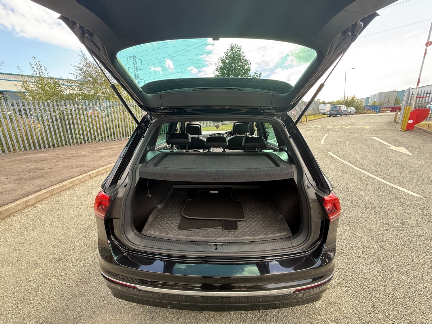 Used Volkswagen Tiguan 2018 for sale - 76117119: Photo 12