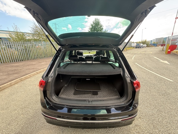 Used Volkswagen Tiguan 2018 for sale - 76117119: Photo 12