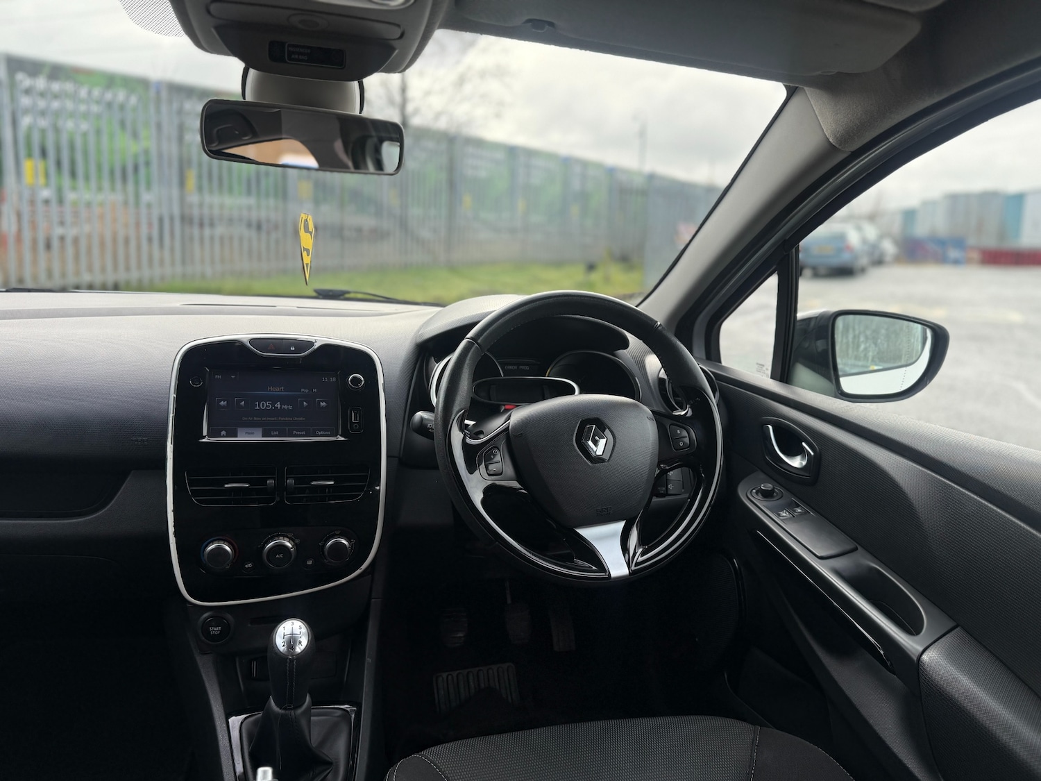 Used Renault Clio 2015 for sale - 77707969: Photo 16