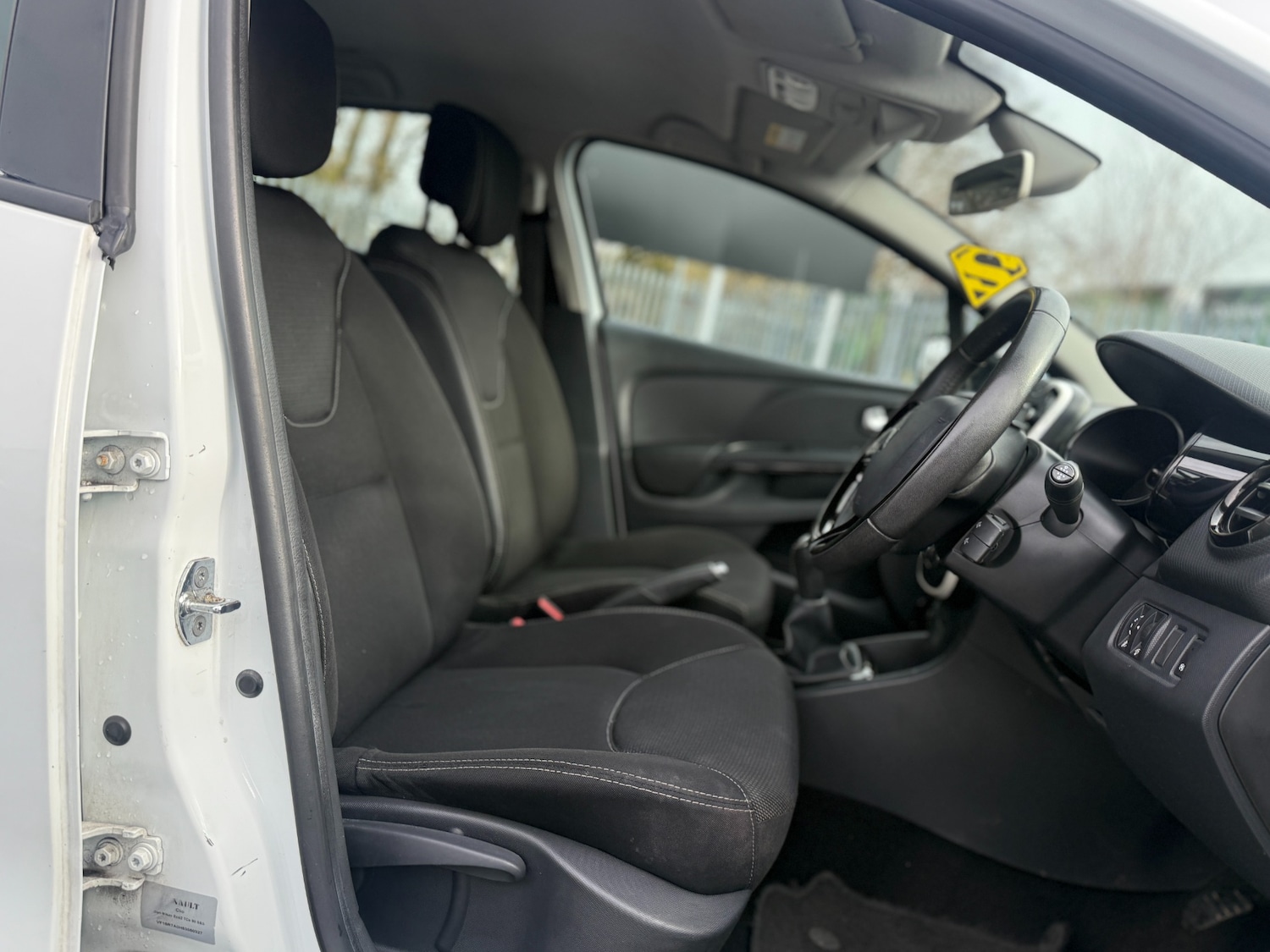 Used Renault Clio 2015 for sale - 77707969: Photo 18