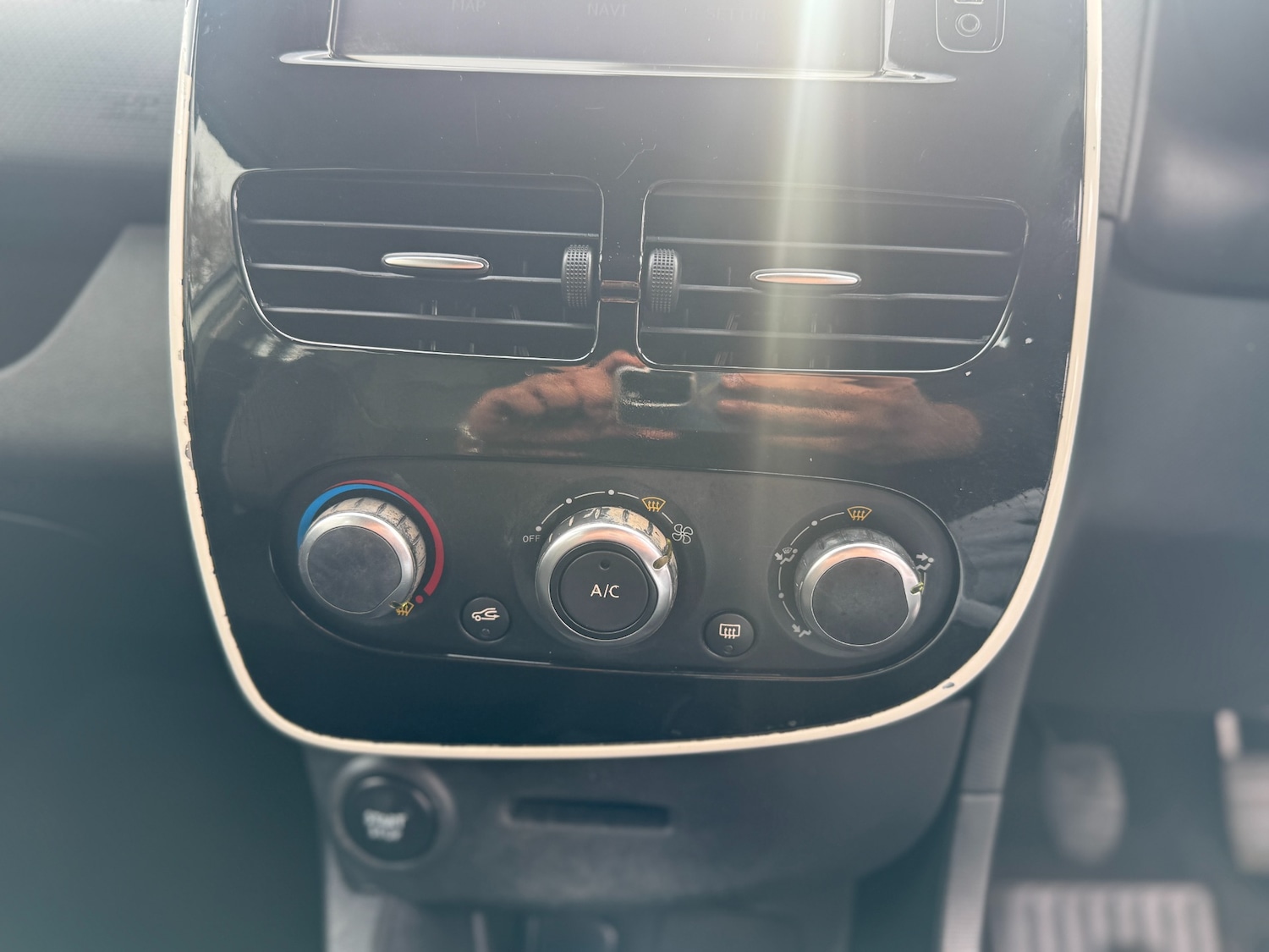 Used Renault Clio 2015 for sale - 77707969: Photo 26