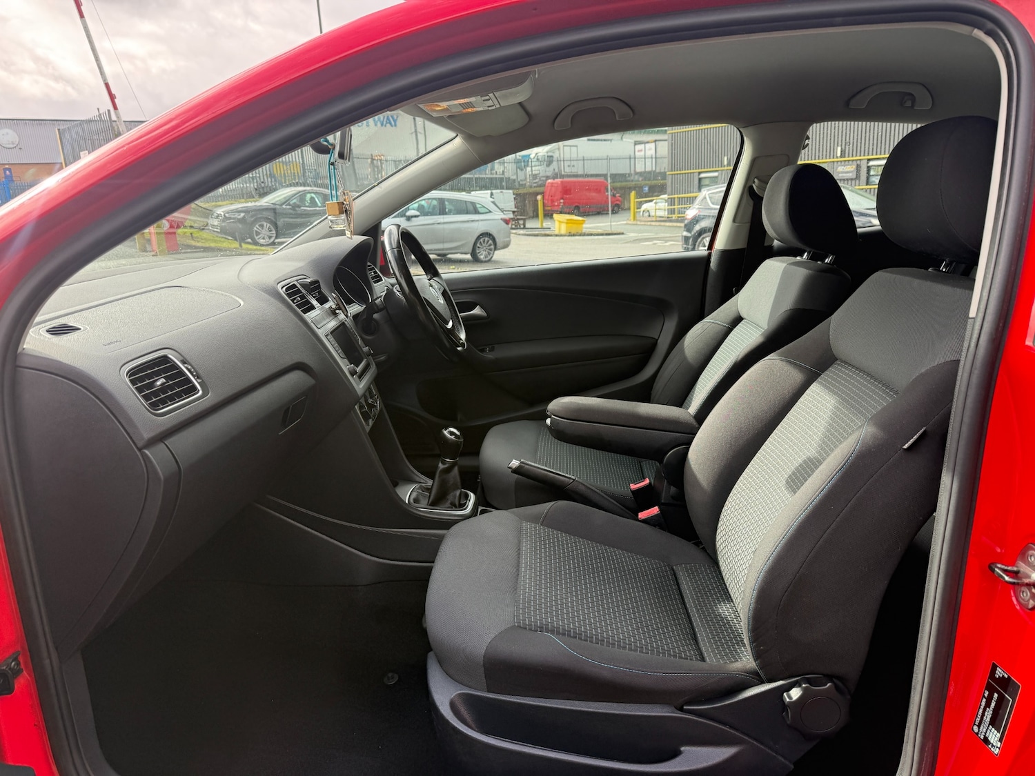 Used Volkswagen Polo 2016 for sale - 76171321: Photo 9