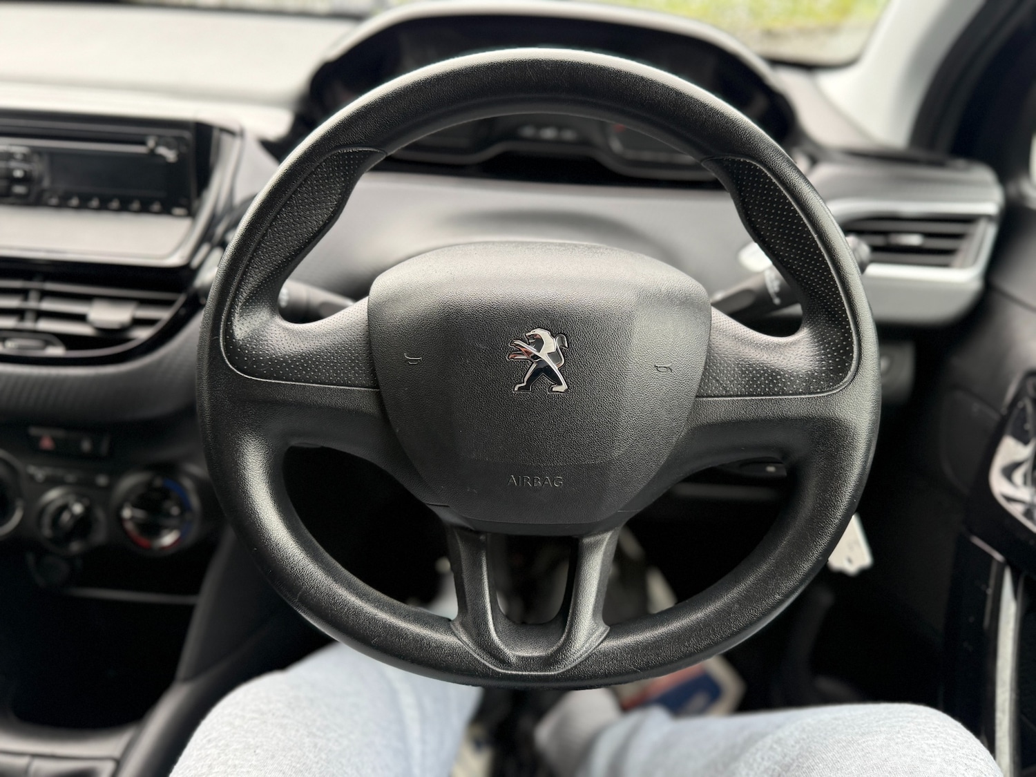 Used Peugeot 208 2014 for sale - 77568582: Photo 17