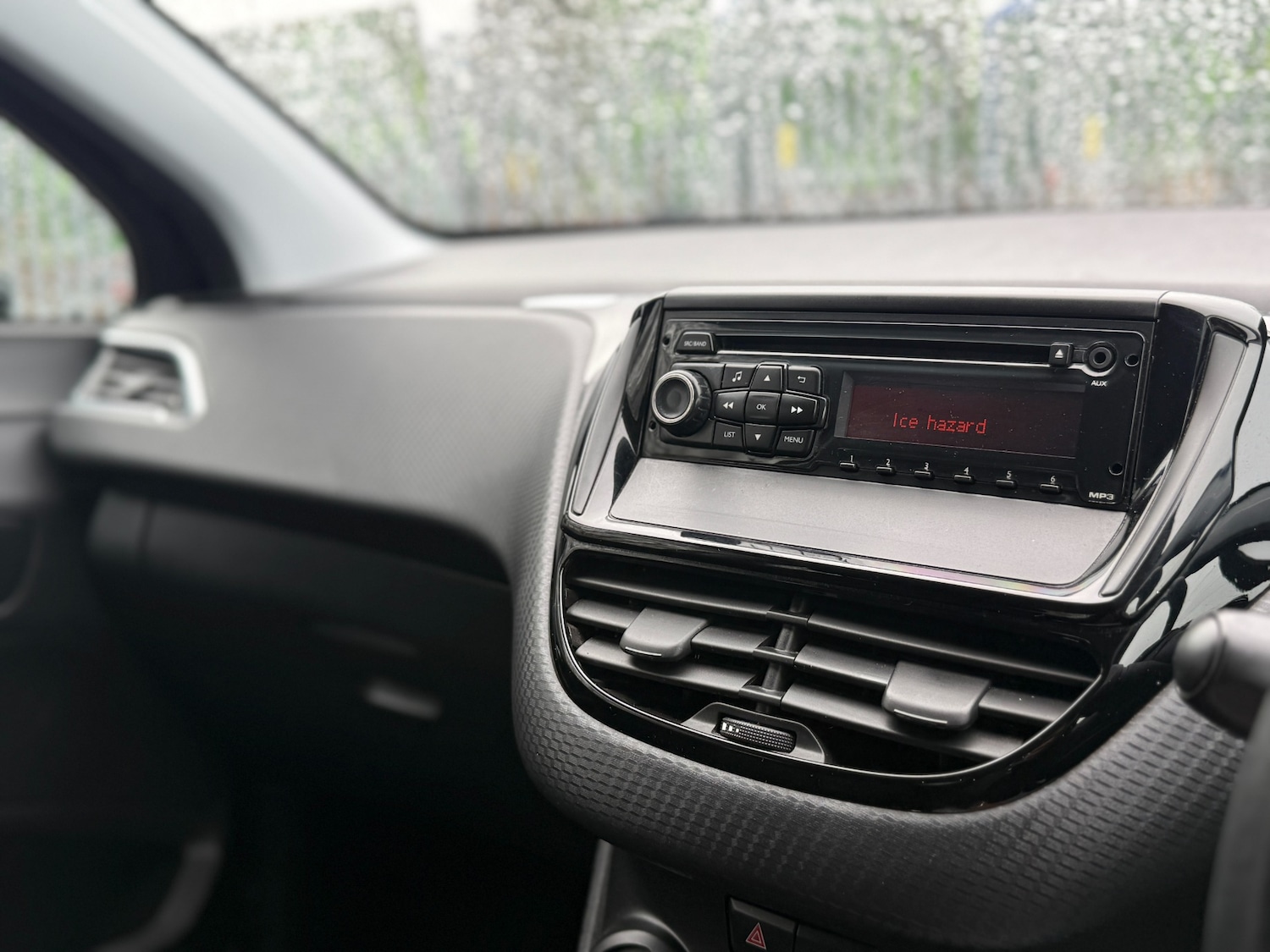 Used Peugeot 208 2014 for sale - 77568582: Photo 19