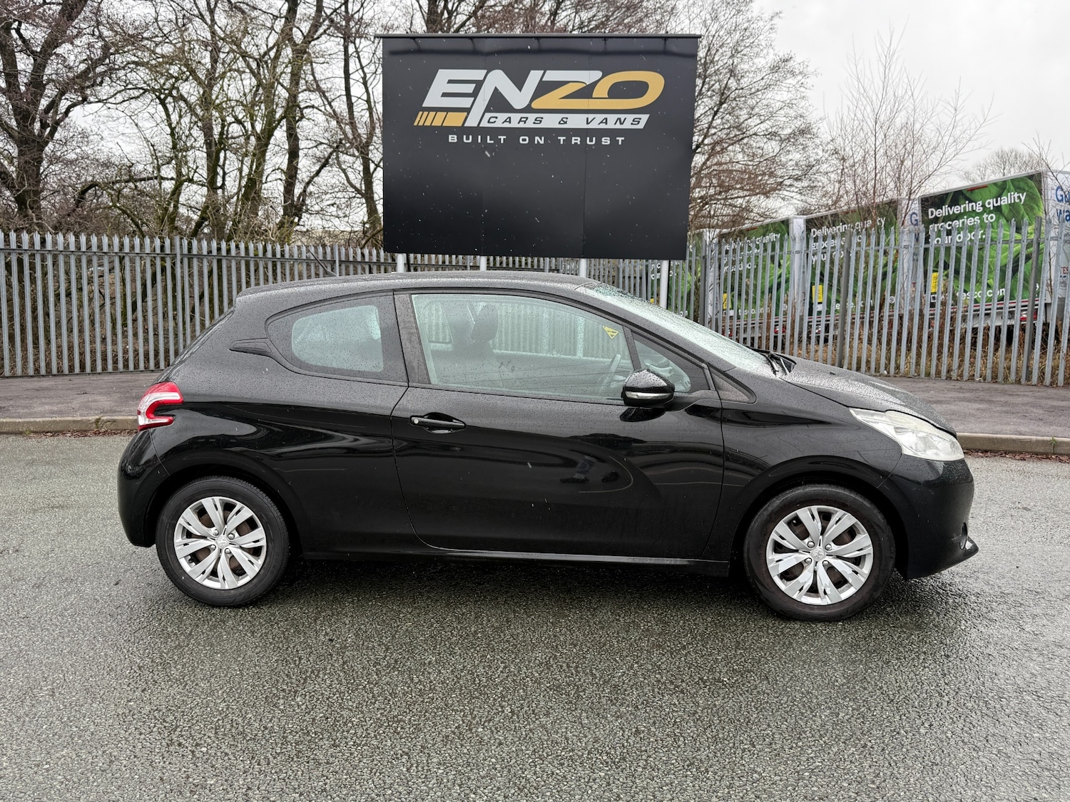 Used Peugeot 208 2014 for sale - 77568582: Photo 2