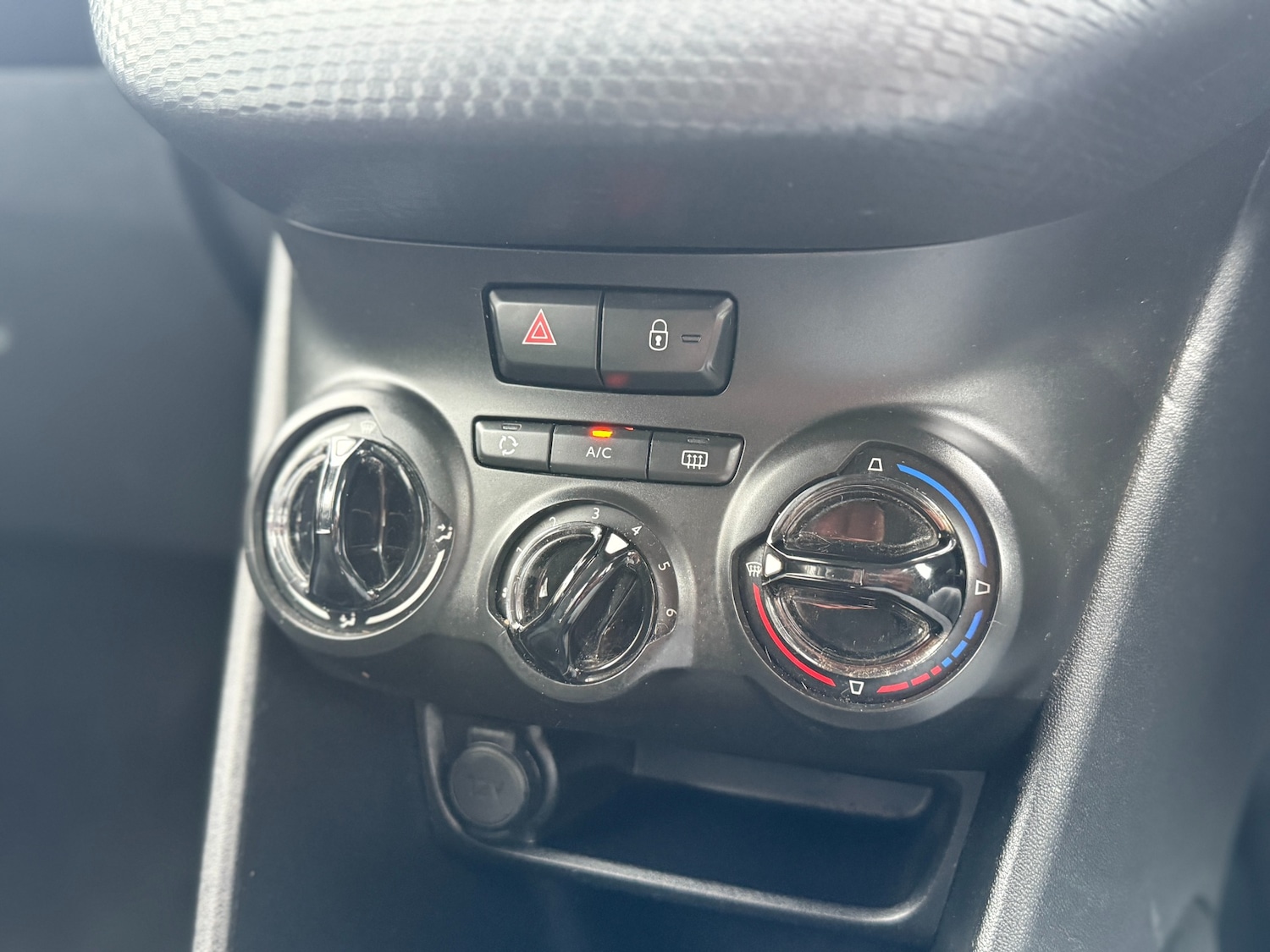 Used Peugeot 208 2014 for sale - 77568582: Photo 21