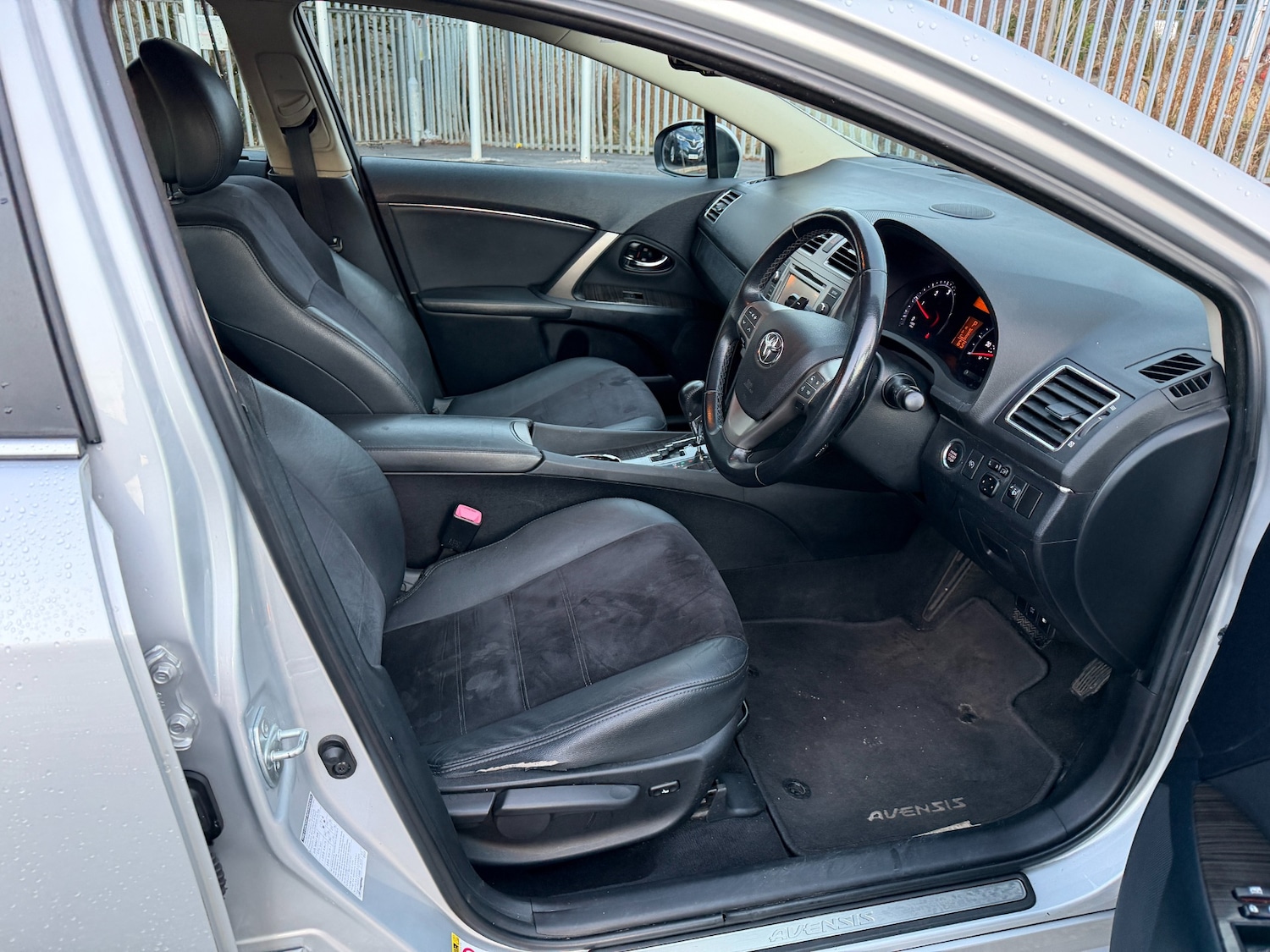 Used Toyota Avensis 2012 for sale - 77234251: Photo 22