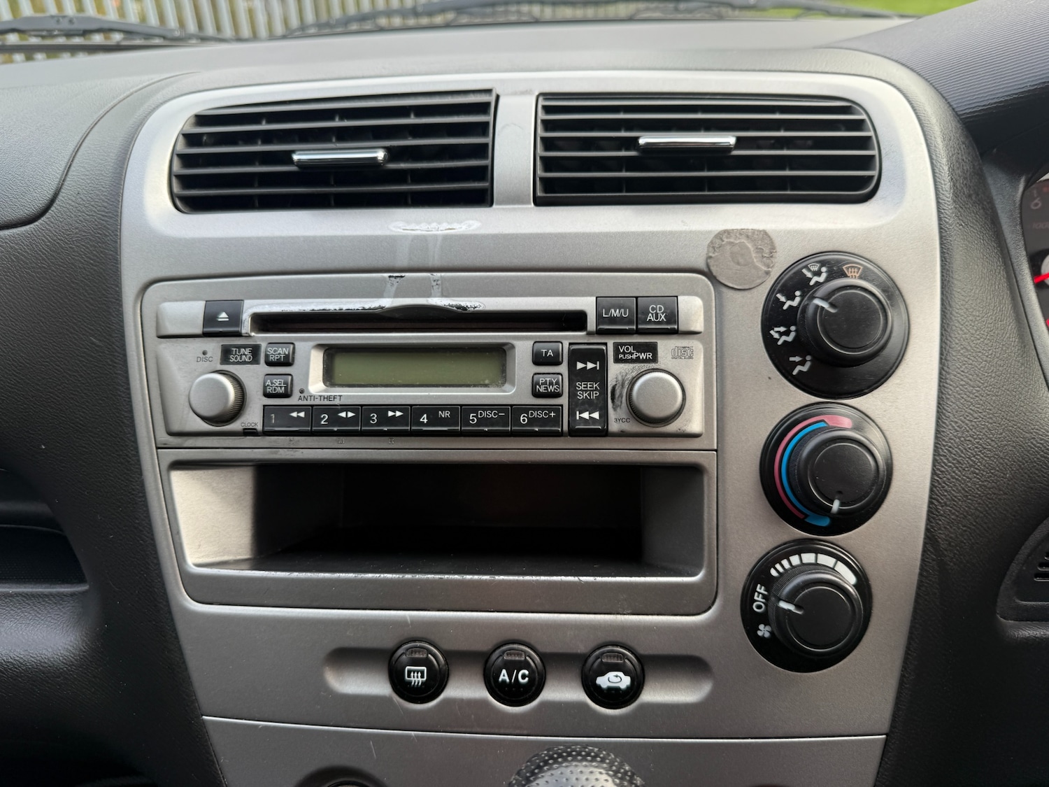 Used Honda Civic 2004 for sale - 76252413: Photo 19