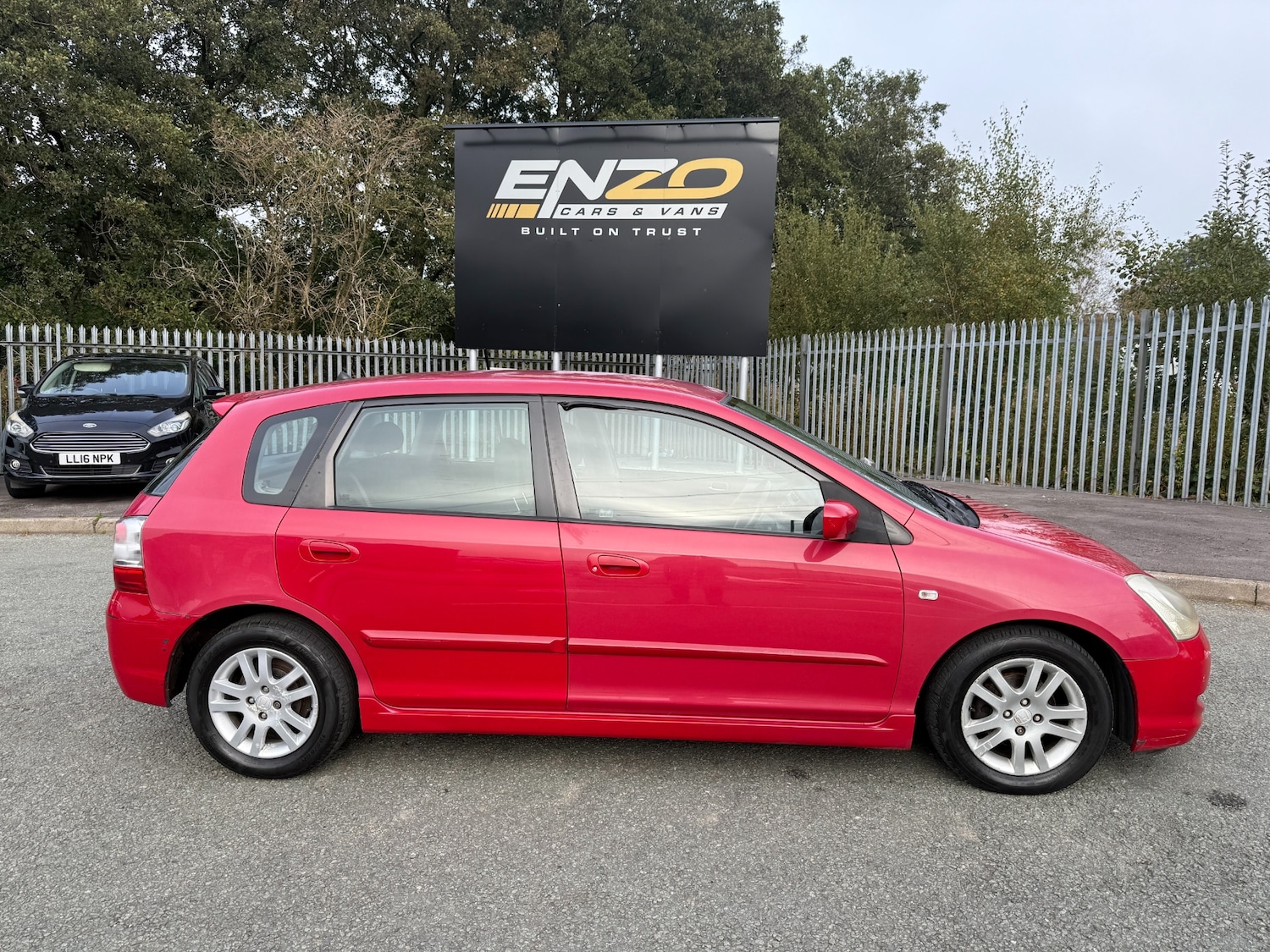 Used Honda Civic 2004 for sale - 76252413: Photo 2